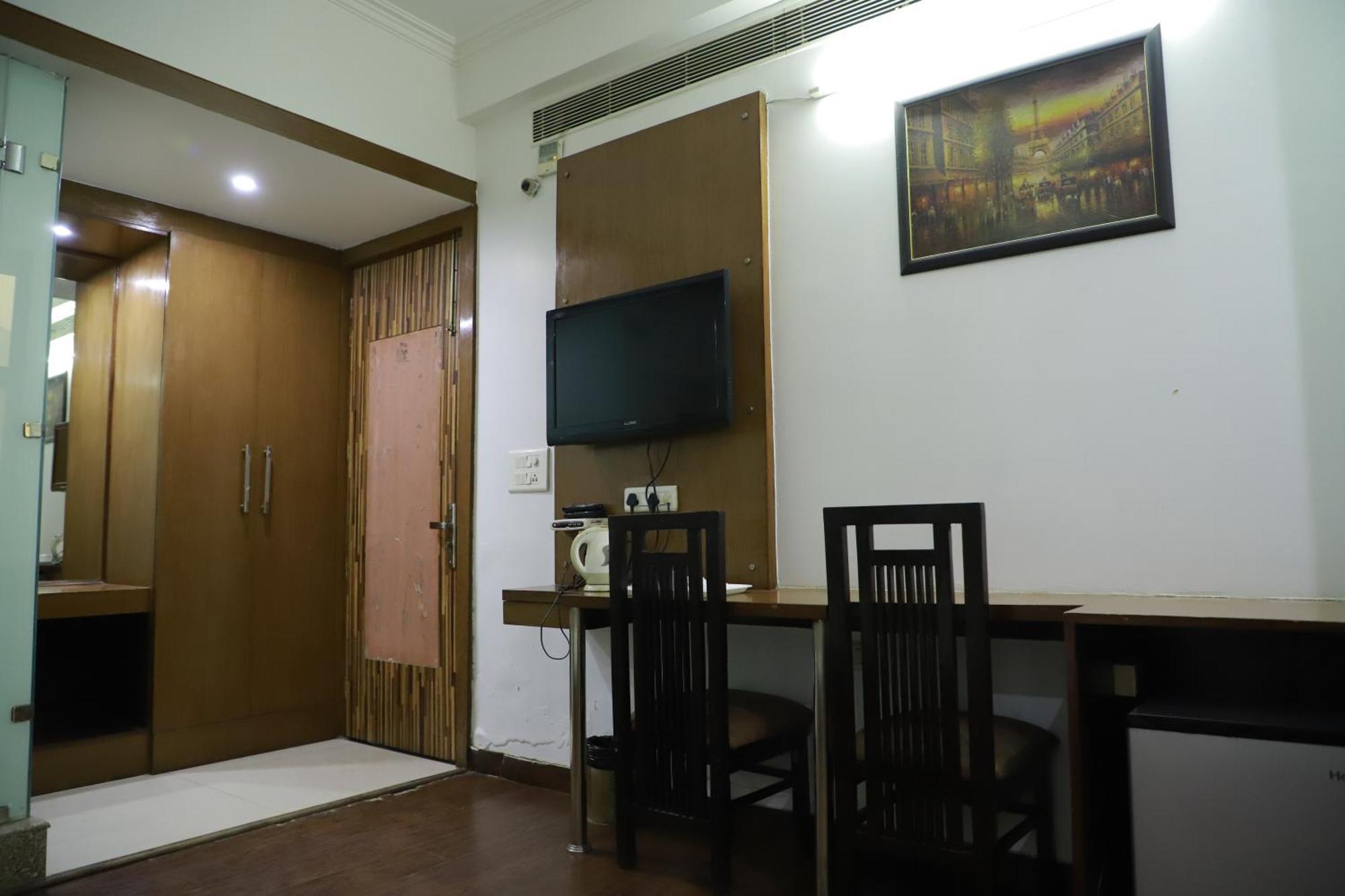 Hotel Parth Inn Ghaziabad Exterior photo